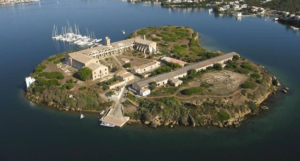 Aliaxis participó en el proyecto de Illa del Rei incluyendo una planta de tratamiento de aguas residuales para su reutilización en en el riego